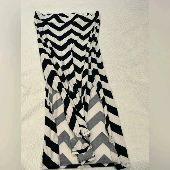 a.n.a Black White Chevron Long Maxi Skirt - Picture 1 of 5